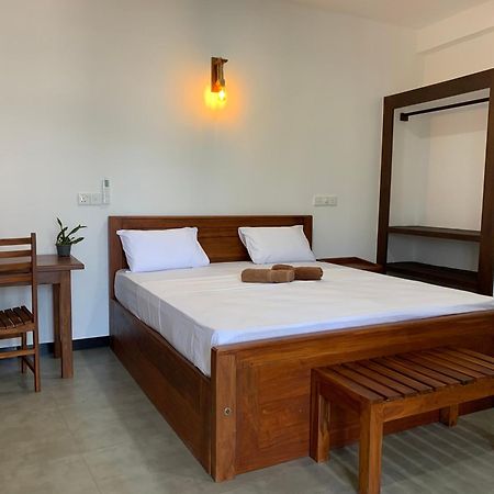 Ceylon Surf Guest And Restaurant Bed & Breakfast Weligama Ngoại thất bức ảnh