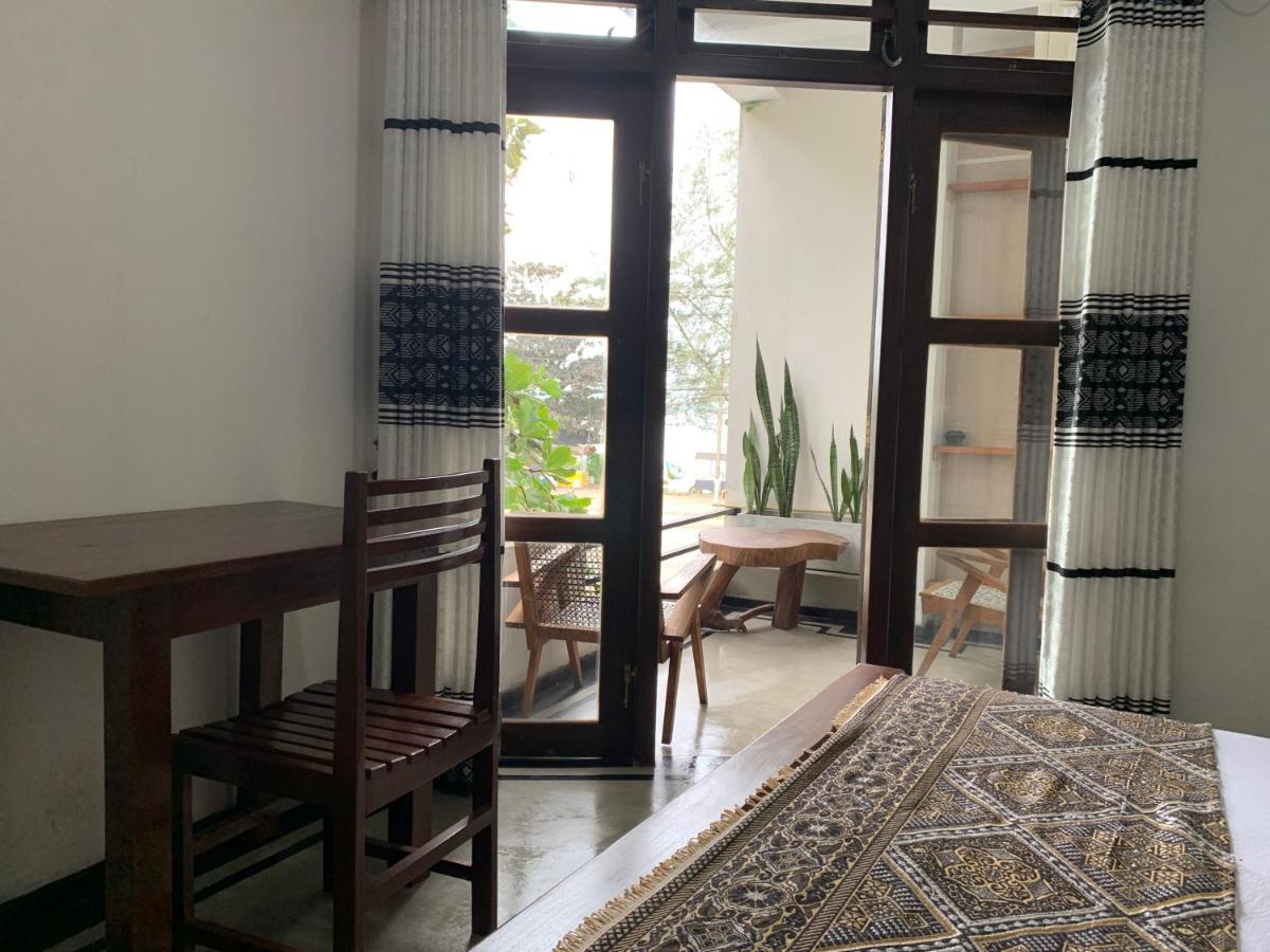 Ceylon Surf Guest And Restaurant Bed & Breakfast Weligama Ngoại thất bức ảnh
