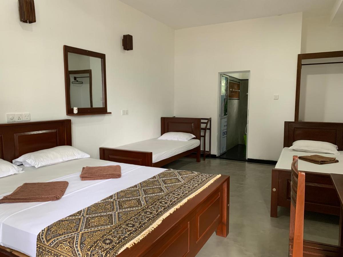 Ceylon Surf Guest And Restaurant Bed & Breakfast Weligama Ngoại thất bức ảnh