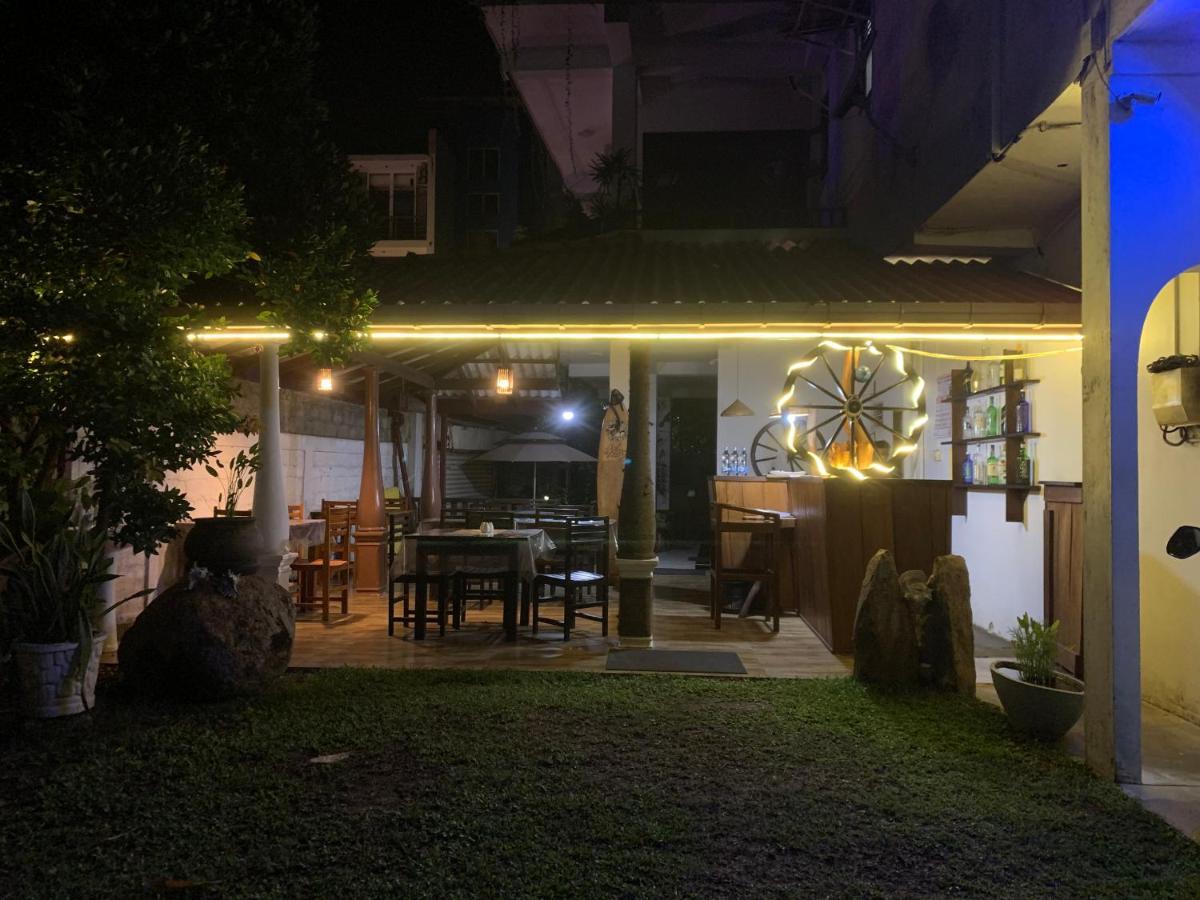 Ceylon Surf Guest And Restaurant Bed & Breakfast Weligama Ngoại thất bức ảnh