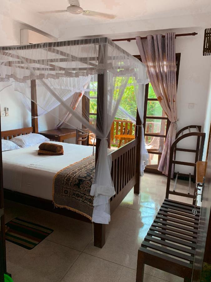 Ceylon Surf Guest And Restaurant Bed & Breakfast Weligama Ngoại thất bức ảnh