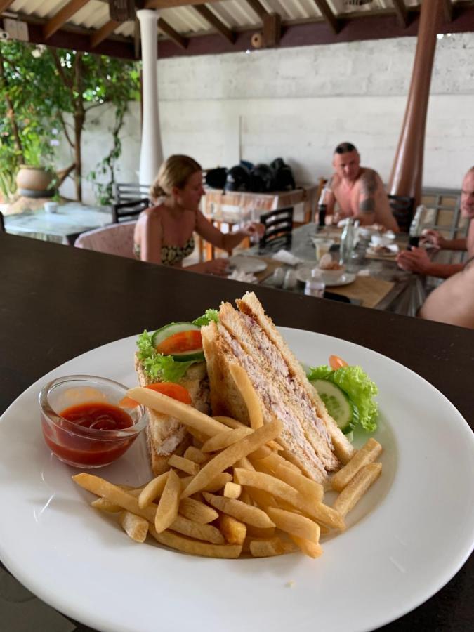 Ceylon Surf Guest And Restaurant Bed & Breakfast Weligama Ngoại thất bức ảnh