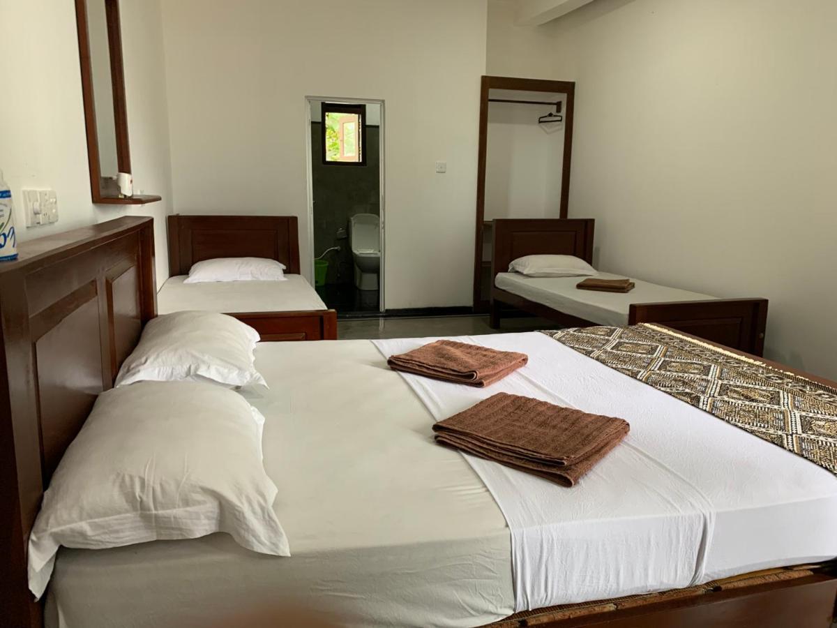 Ceylon Surf Guest And Restaurant Bed & Breakfast Weligama Ngoại thất bức ảnh