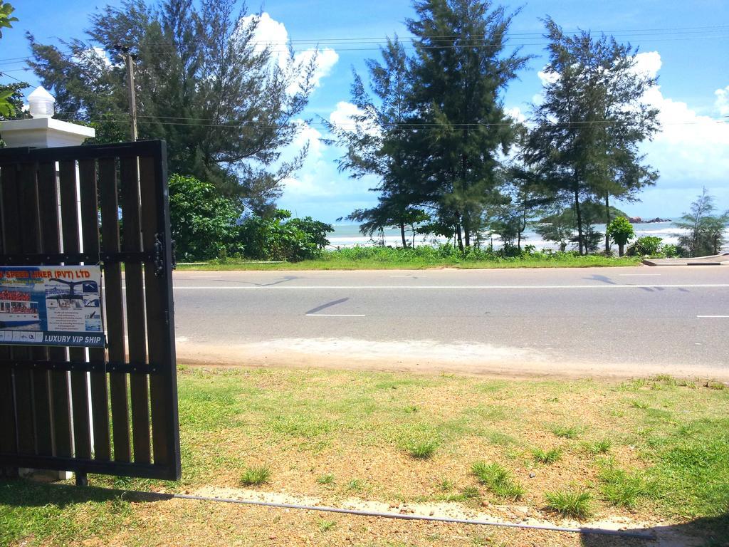 Ceylon Surf Guest And Restaurant Bed & Breakfast Weligama Ngoại thất bức ảnh