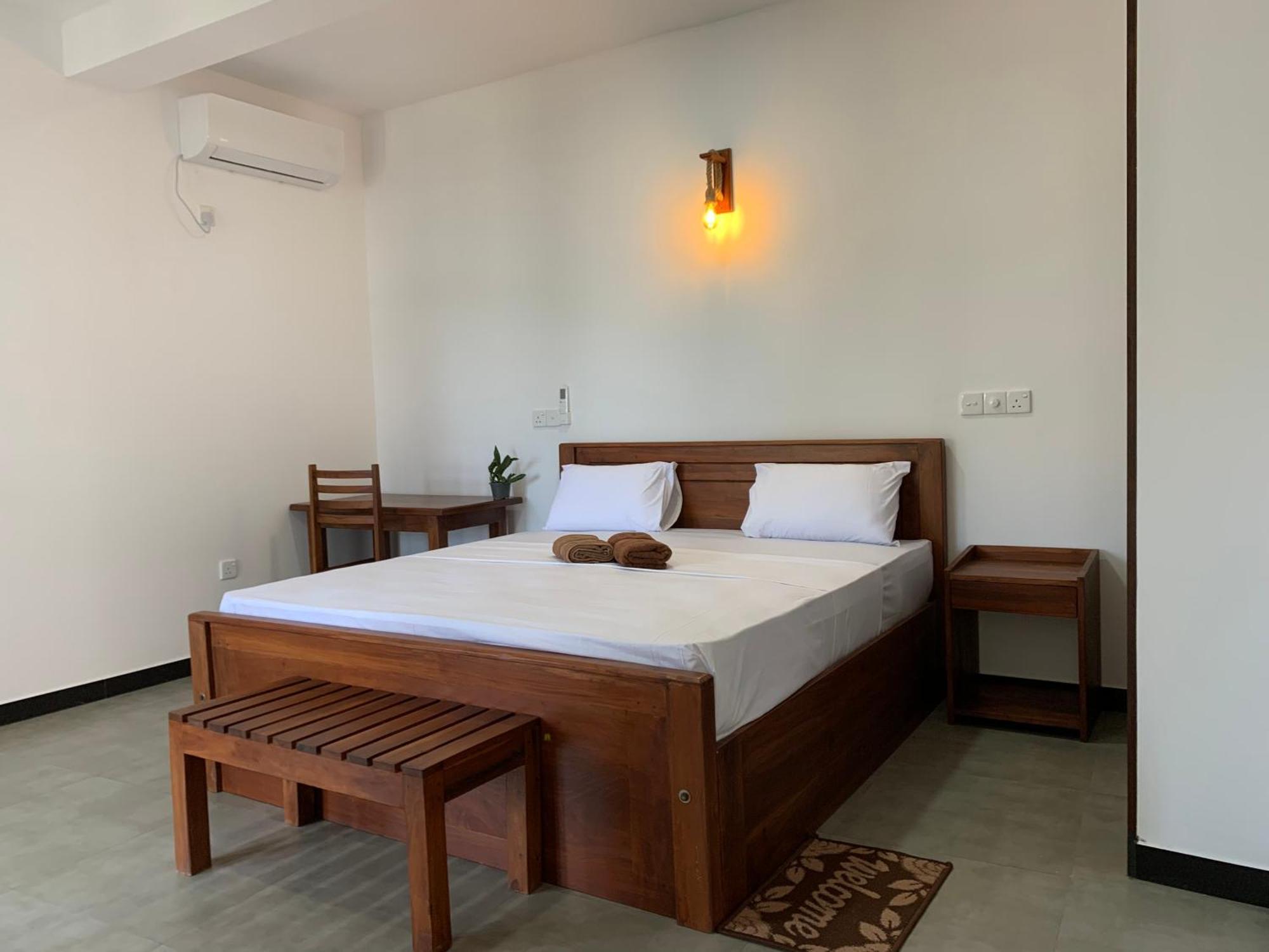 Ceylon Surf Guest And Restaurant Bed & Breakfast Weligama Ngoại thất bức ảnh