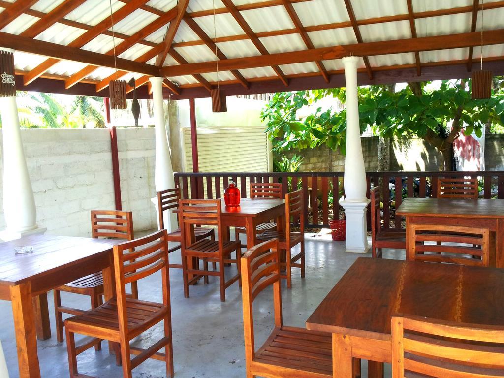 Ceylon Surf Guest And Restaurant Bed & Breakfast Weligama Ngoại thất bức ảnh