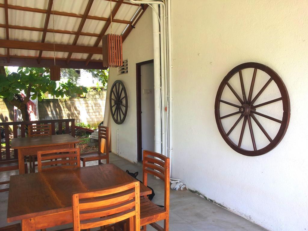 Ceylon Surf Guest And Restaurant Bed & Breakfast Weligama Ngoại thất bức ảnh