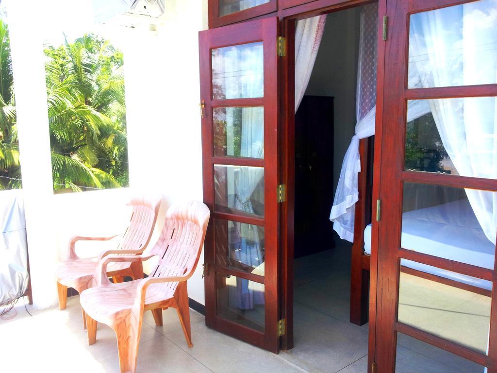 Ceylon Surf Guest And Restaurant Bed & Breakfast Weligama Phòng bức ảnh