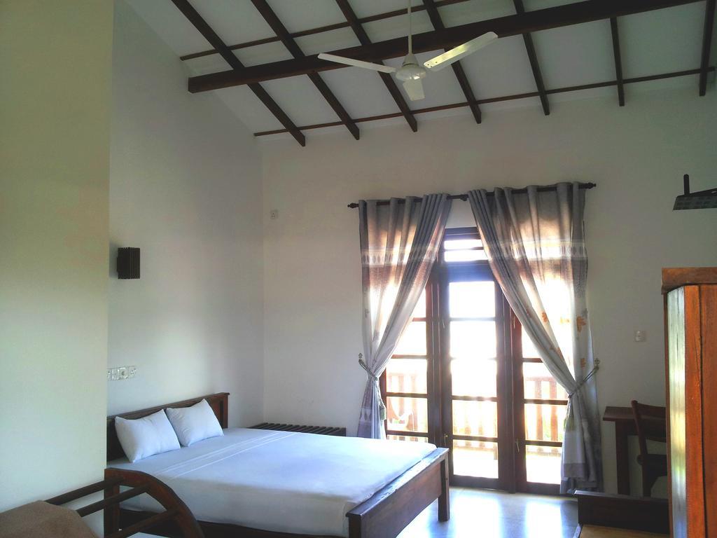Ceylon Surf Guest And Restaurant Bed & Breakfast Weligama Phòng bức ảnh