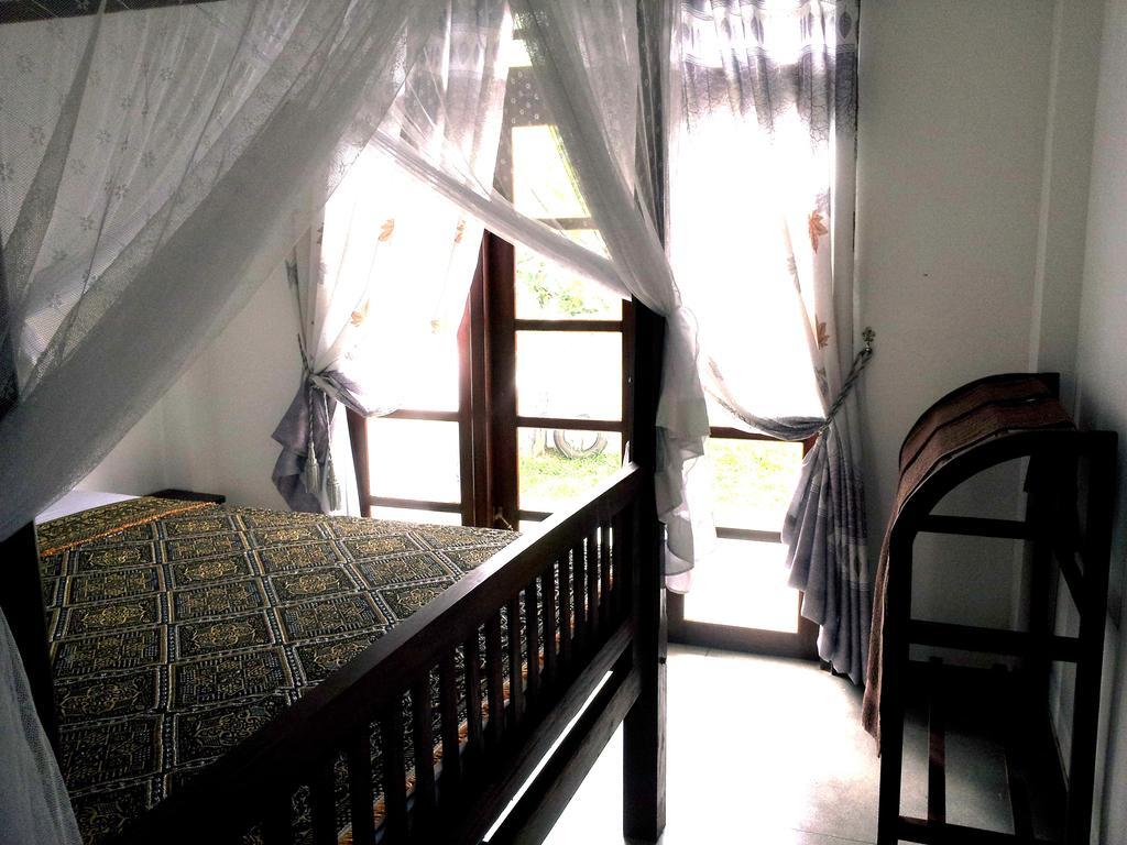 Ceylon Surf Guest And Restaurant Bed & Breakfast Weligama Phòng bức ảnh