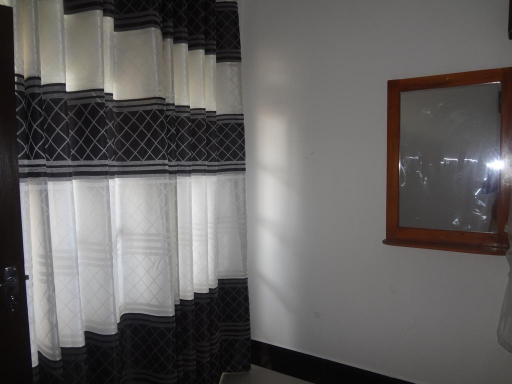 Ceylon Surf Guest And Restaurant Bed & Breakfast Weligama Ngoại thất bức ảnh