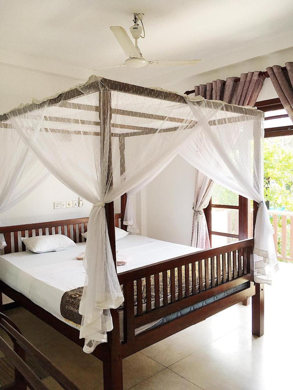 Ceylon Surf Guest And Restaurant Bed & Breakfast Weligama Ngoại thất bức ảnh